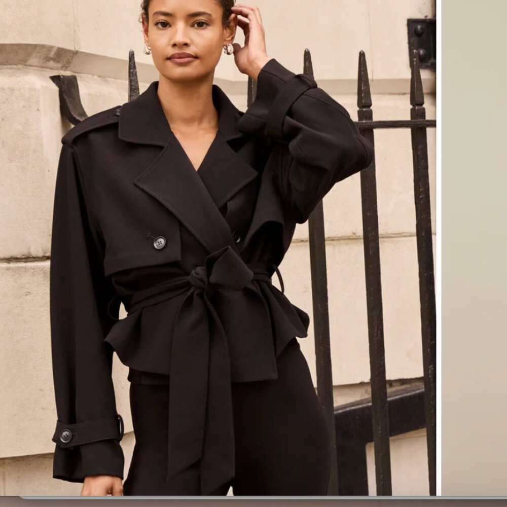 Favorite Daughter The Charles Crop Trench in black